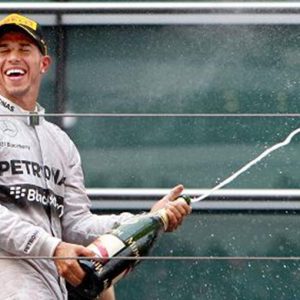 F1、オーストラリアGP – ハミルトンのメルセデスが優勝、ベッテルのフェラーリがXNUMX位