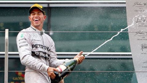 F1, GP AUSTRALIA – Mercedes Hamilton menang tetapi Ferrari Vettel di urutan ketiga