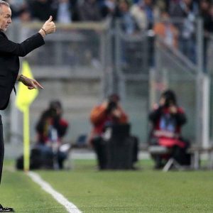 SFIDA ROMA-MILANO – L’Inter con l’ex Hernanes batte la Lazio (1-2) ma l’arbitraggio fa discutere