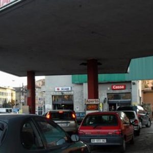 Antitrust striglia le Regioni: distributori carburanti aperti h24, adeguatevi