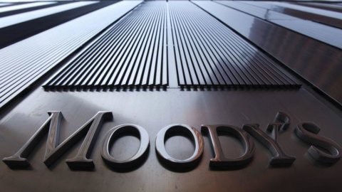 Moody’s raffredda i mercati sulla crescita: Borse piatte