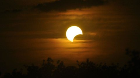 Gerhana matahari, besok pertunjukan besar di langit