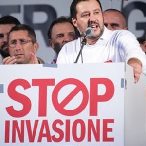 Le Pen îl dă afară pe tatăl ei, Romii Salvini