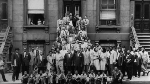 Módena, imágenes inéditas del fotógrafo que inmortalizó 58 leyendas del Jazz en Harlem en 1958