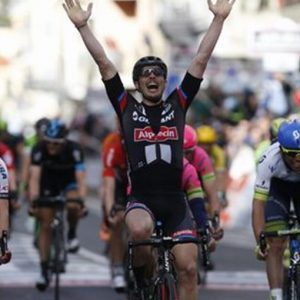 La Roubaix esalta Van Avermaet: pavé amaro per Sagan e Boonen