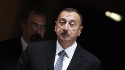 अज़रबैजान को निर्यात: MiSE मिशन चल रहा है