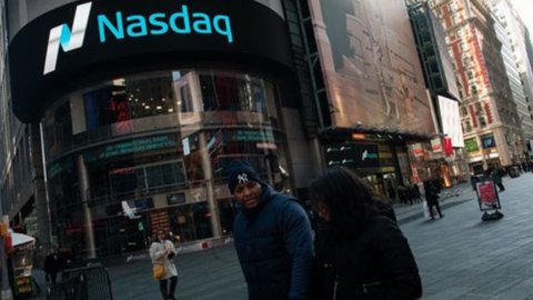 Nasdaq terbang di atas rekor gelembung tetapi di Eropa Yunani menahan Qe