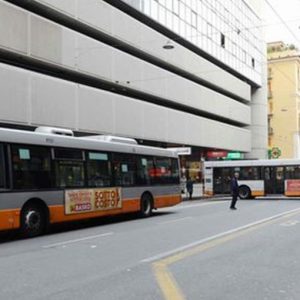 交通機関のストライキ: 都市ごとの時刻表。 金曜日に飛行機が止まる