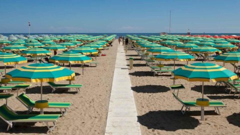 To the sea by train: free travel for those staying in Rimini, Riccione and Cattolica