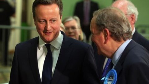 UK elections: Cameron's Conservatives ahead. Scottish exploit: keep an eye on the pound