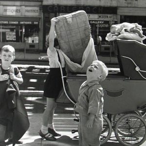 FOTOGRAFIE – Prima expoziție din Italia a Vivian Maier, bona familiilor americane