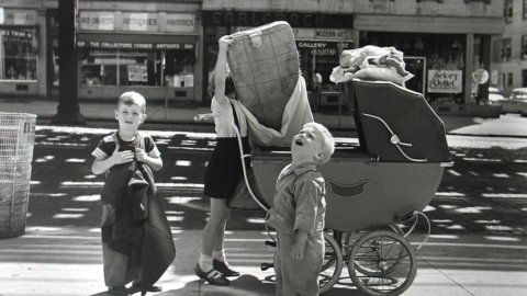 FOTOGRAFÍA – La primera exposición en Italia de Vivian Maier, la niñera de las familias americanas