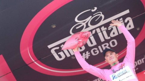 GIRO D'ITALIA - Gerrans گلابی رنگ میں لیکن Aru کی دم کونٹاڈور ہے۔