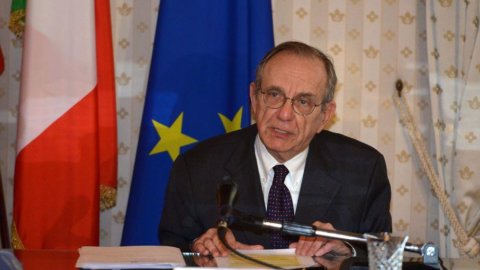 Padoan: il taglio delle tasse non è alternativo a una maggior lotta all’evasione fiscale