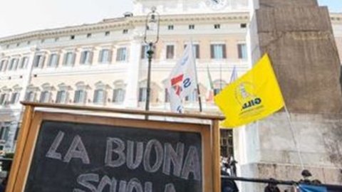 School: Cobas on the attack but Renzi doesn't give up and the reform advances in the Chamber