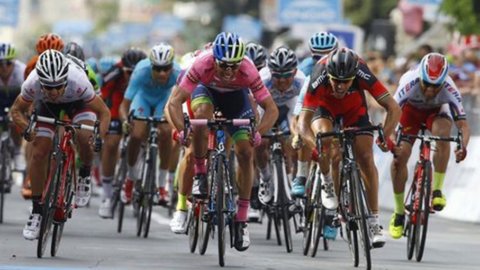 Giro d'Italia : Gilbert bat tout le monde, Contador prolonge sur Aru