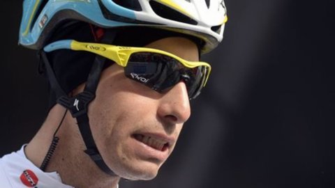 Giro, sonbaharın festivali: Contador düştü, Aru pembe mayo