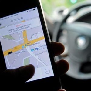 Uber vince sui taxi: revocato lo stop