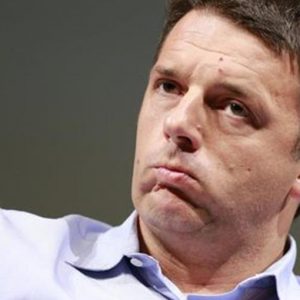 Matteo Renzi encontra militares no Afeganistão