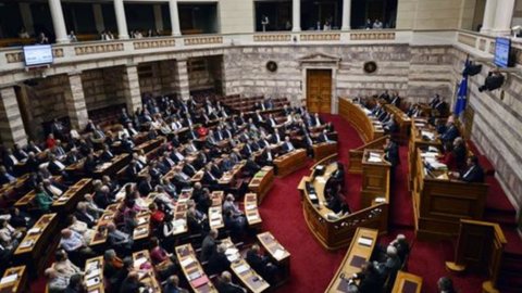 اليونان ، خطتان تسعىان إلى اتفاق: خطة تسيبراس وخطة الدائنين