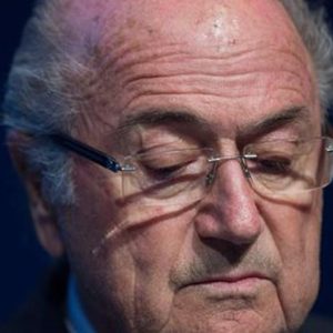 Fifa und Korruption, Blatter tritt zurück: „Neuwahlen“