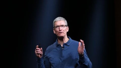 Apple, Tim Cook against Google and Facebook: "They devour user data"