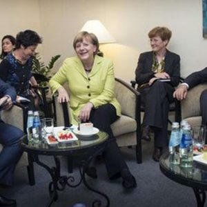 Yunanistan ve Merkel sayesinde daha yakın anlaşma: Atina'dan en az bir reform