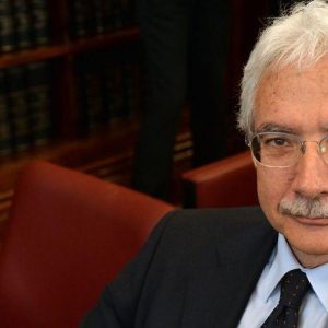 Rc auto: prezzi -8% nel 2014, ma chi cambia compagnia risparmia di più