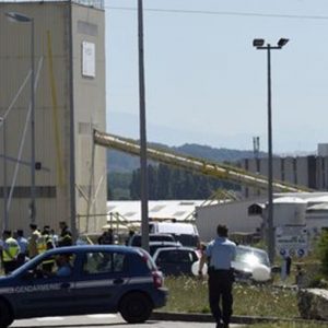 フランスでの攻撃: 斬首とガス爆発