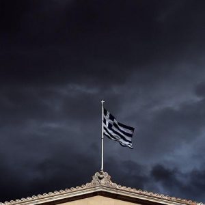 VERY BLACK MONDAY – Grecia prăbușește băncile și bursa, dar Europa se gândește deja la post-referendum