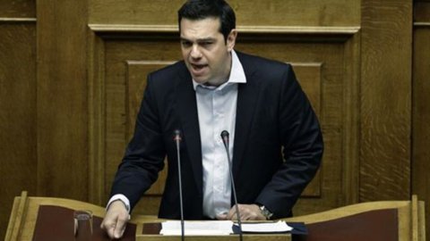 Tsipras sul referendum: “Se vince il Si’ mi dimetto, se vince il No Grecia fuori dall’euro”