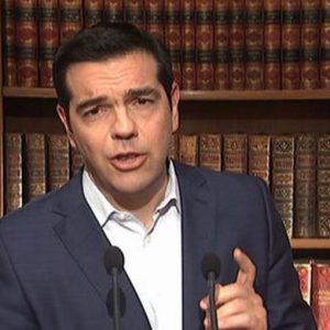 Grecia, Tsipras alla prova del Parlamento: “Restiamo uniti”