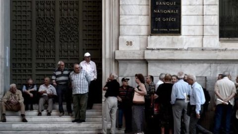 Referendum Grecia: testa a testa nei sondaggi tra Sì e No