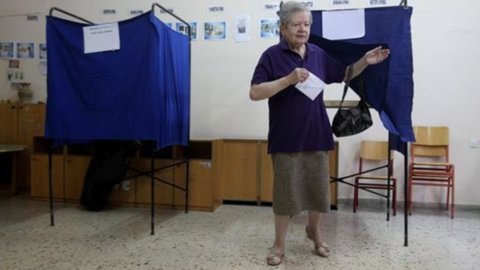 Yunani, referendum: pada exit poll pertama, NO memiliki keuntungan