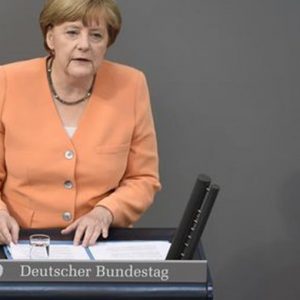 Grecia, domani niente Eurogruppo ma vertrice Hollande-Merkel