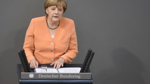 Grecia, domani niente Eurogruppo ma vertrice Hollande-Merkel