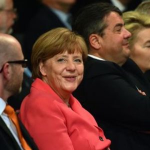 Merkel: "Não há condições para negociar, mas depende de Atenas"