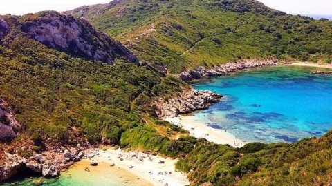 Yunanistan, şimdi aynı zamanda bir turizm alarmı: Günde 50.000 iptal