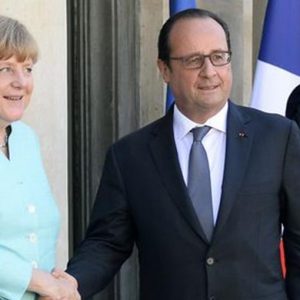 Hollande e Merkel: à Grécia: "A porta está aberta, mas as propostas são credíveis"