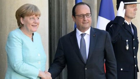 Hollande e Merkel: alla Grecia: “Porta aperta ma proposte siano credibili”