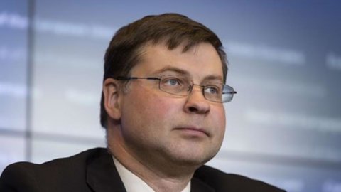 Renzi: “Costruire Europa politica” ma Dombrovskis: “Misure credibili o Grexit”