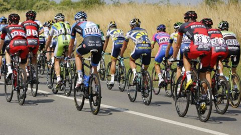 Tour: sprint di Cavendish, doping per Paolini
