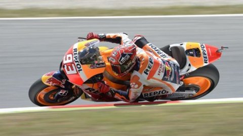 MotoGP: Маркес поул в Германии, Росси стартует шестым