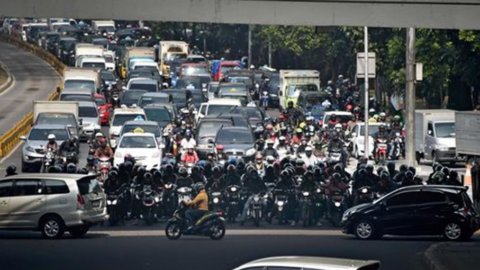 Petróleo e poupança: Bolsas em desaceleração