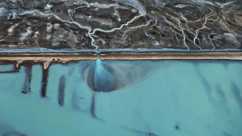 PHOTOGRAPHY- Edward Burtynsky presents a project dedicated to water