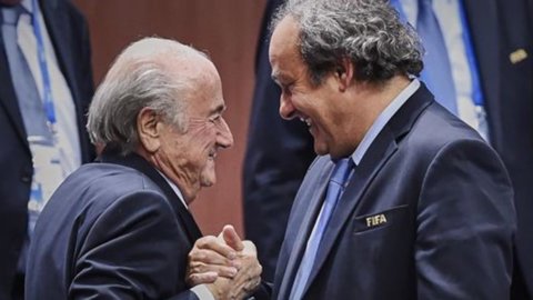 Platini-Zico: FIFA 会長職の背番号 10 間の挑戦
