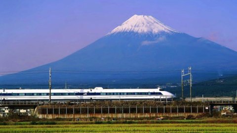 Tokio, los trenes de alta velocidad hablan apuliano