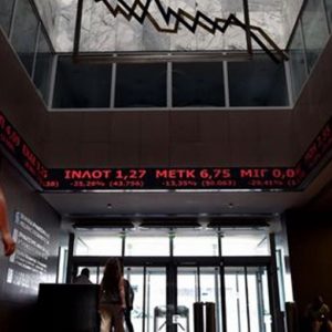 Il tracollo della Borsa di Atene (-16%) non turba i mercati: Piazza Affari guadagna lo 0,7%