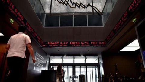 Il tracollo della Borsa di Atene (-16%) non turba i mercati: Piazza Affari guadagna lo 0,7%