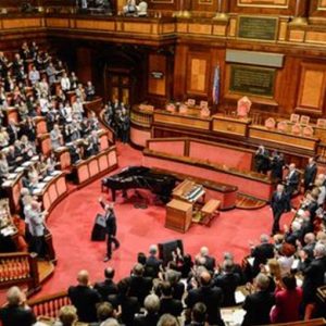 Manœuvre dans l'hémicycle du Sénat : la double confiance en route